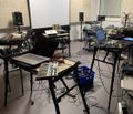 salle d'atelier musique : claviers et enceintes